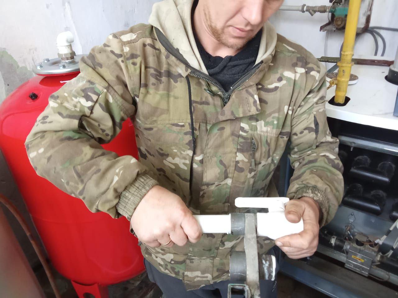 Ремонтная бригада из Адыгеи продолжает готовить соцобъекты Генического округа к зиме Ремонтная бригада из Адыгеи продолжает готовить соцобъекты Генического округа к зиме