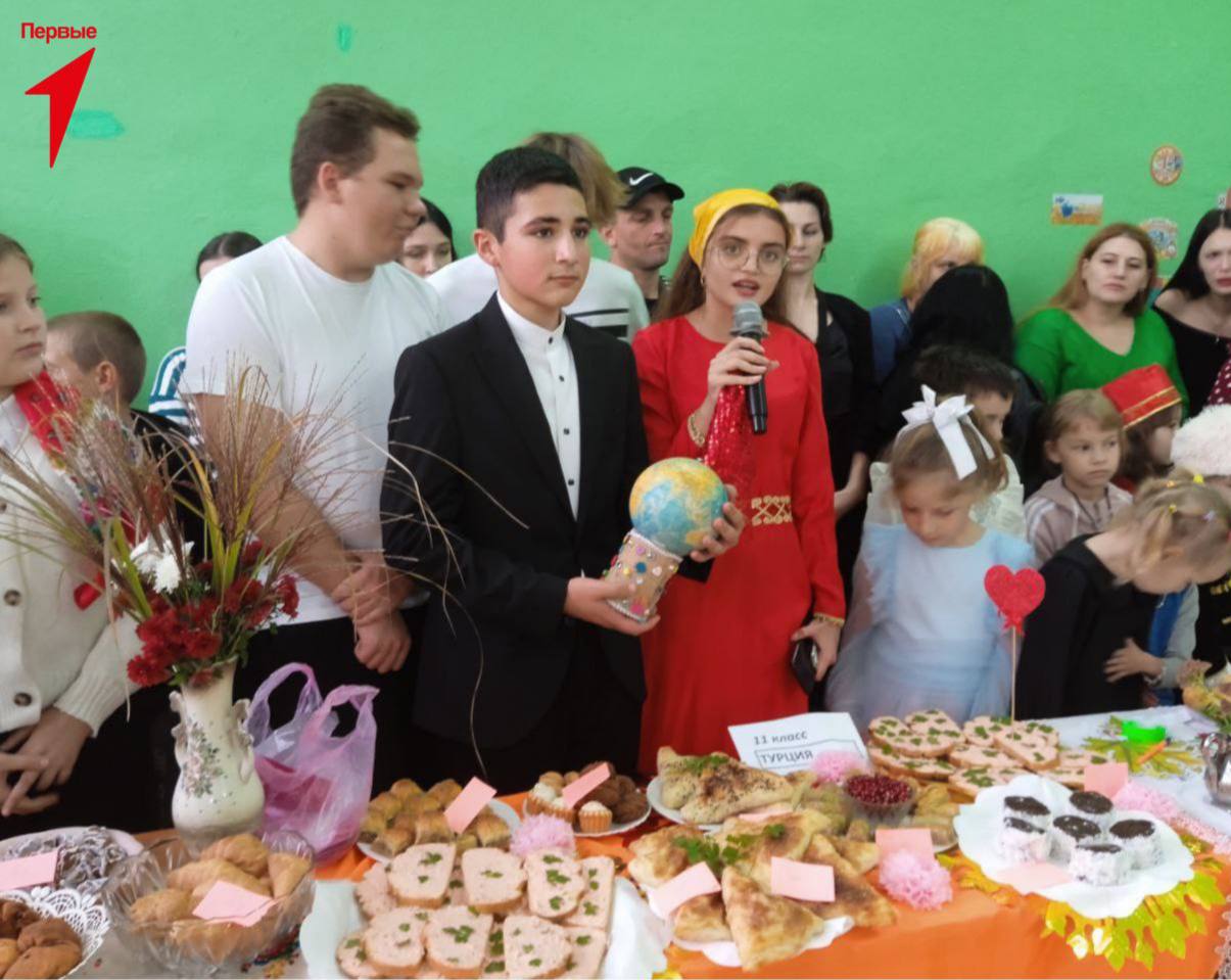 Первые Чаплинской школы приняли участие в ярмарке ко Дню народного единства Первые Чаплинской школы приняли участие в ярмарке ко Дню народного единства