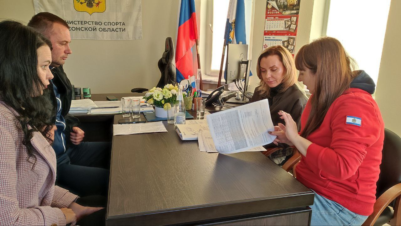 Ольга Осипенко: Провели рабочую встречу совместно с врио министра спорта Херсонской области Еленой Кирилловой и директором Новотроицкого спортивного клуба «Аматор» Павлом Афониковым Ольга Осипенко: Провели рабочую встречу совместно с врио министра спорта Херсонской области Еленой Кирилловой и директором Новотроицкого спортивного клуба «Аматор» Павлом Афониковым