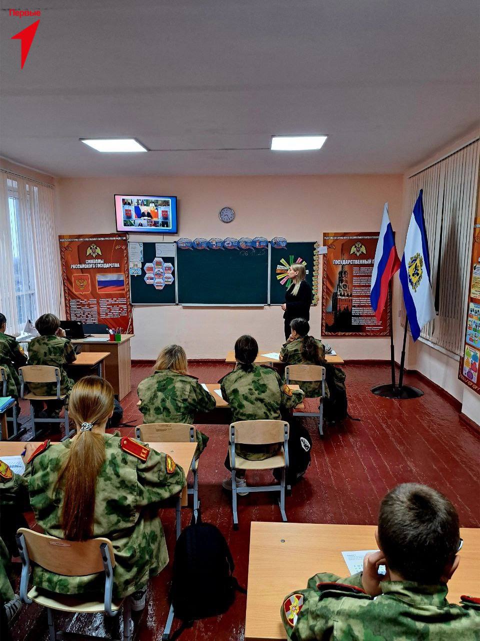 Первые Сивашской школы присоединились к Всероссийской акции «Я — россиянин» Первые Сивашской школы присоединились к Всероссийской акции «Я — россиянин»