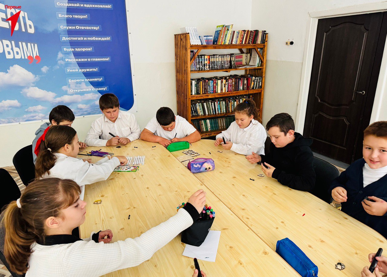 Первые Григорьевской школы приняли участие в акции «Талисман солдату» Первые Григорьевской школы приняли участие в акции «Талисман солдату»