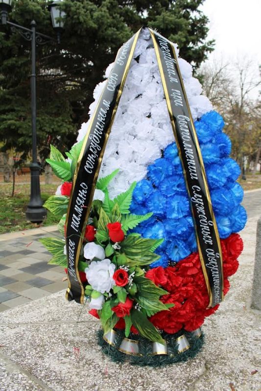 В Херсонской области транспортные полицейские почтили память сотрудников органов внутренних дел, погибших при выполнении служебных обязанностей В Херсонской области транспортные полицейские почтили память сотрудников органов внутренних дел, погибших при выполнении служебных обязанностей