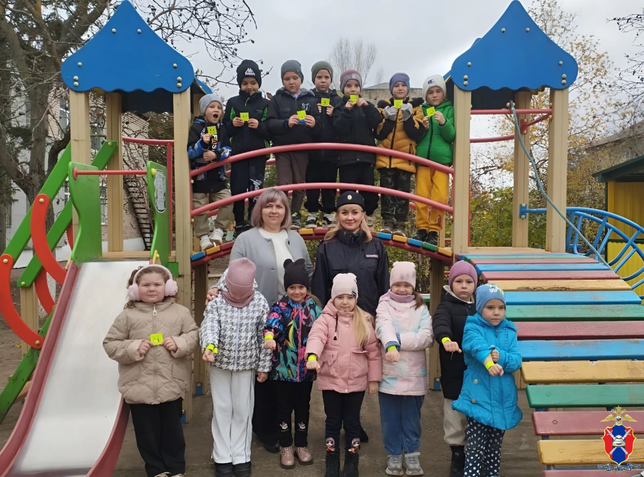 В Чаплынском округе Херсонской области сотрудники Госавтоинспекции провели профилактическое занятие с детсадовцами В Чаплынском округе Херсонской области сотрудники Госавтоинспекции провели профилактическое занятие с детсадовцами