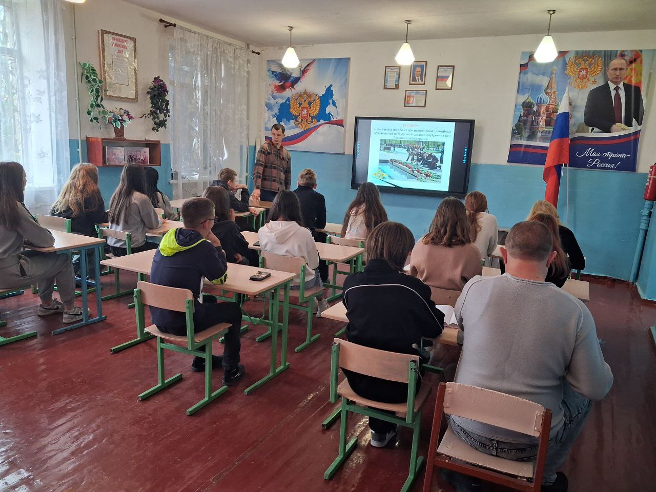 В преддверии Дня памяти погибших при исполнении служебных обязанностей сотрудников ОВД России, который отмечается 8 ноября, в ГБОУ ХО "Верхнесерогозская школа Нижнесерогозского района" состоялся информационно-тематический час В преддверии Дня памяти погибших при исполнении служебных обязанностей сотрудников ОВД России, который отмечается 8 ноября, в ГБОУ ХО "Верхнесерогозская школа Нижнесерогозского района" состоялся информационно-тематический час