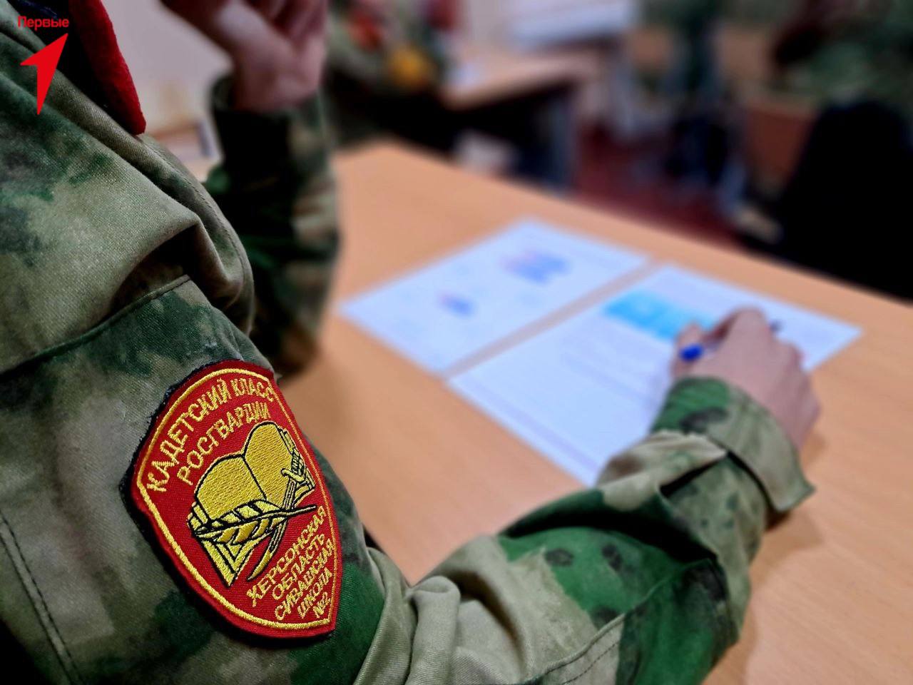 Первые Сивашской школы присоединились к Всероссийской акции «Я — россиянин» Первые Сивашской школы присоединились к Всероссийской акции «Я — россиянин»