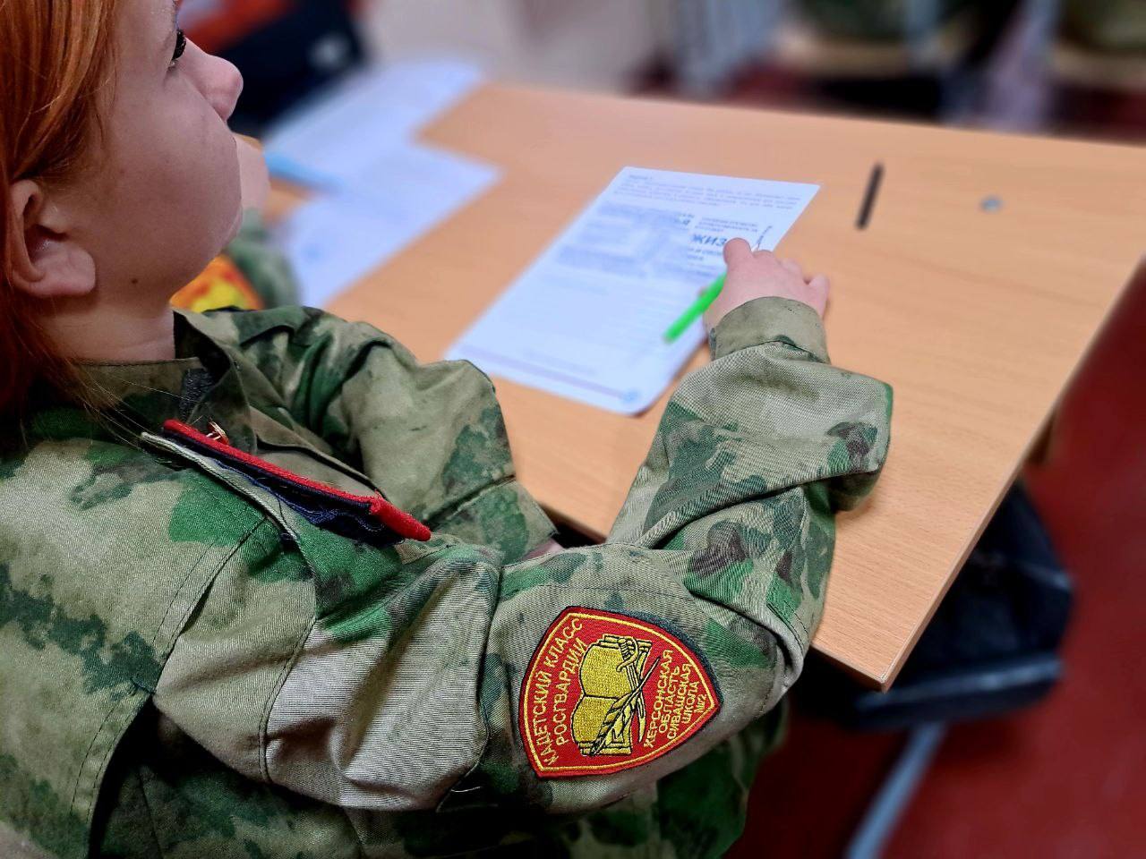 Первые Сивашской школы присоединились к Всероссийской акции «Я — россиянин» Первые Сивашской школы присоединились к Всероссийской акции «Я — россиянин»