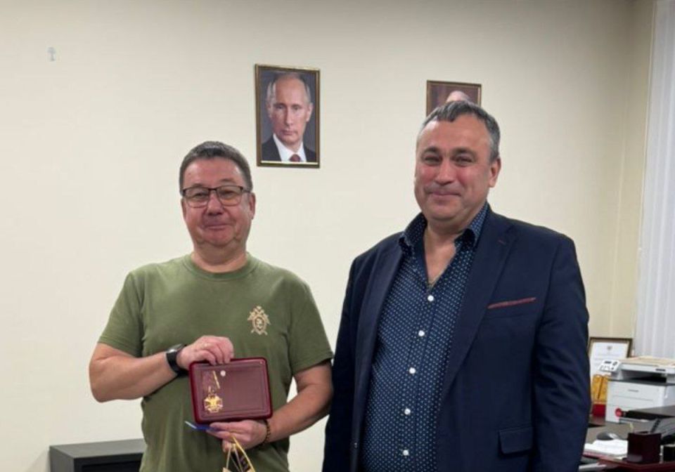 Гражданские участники СВО разных служебных уровней, служащие примером беззаветной преданности долгу РОССИИ, были отмечены и награждены орденом общественного признания "ЗА ЧЕСТЬ И ЗАКОН" Гражданские участники СВО разных служебных уровней, служащие примером беззаветной преданности долгу РОССИИ, были отмечены и награждены орденом общественного признания "ЗА ЧЕСТЬ И ЗАКОН"