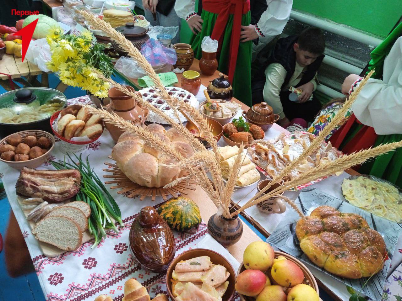 Первые Чаплинской школы приняли участие в ярмарке ко Дню народного единства Первые Чаплинской школы приняли участие в ярмарке ко Дню народного единства