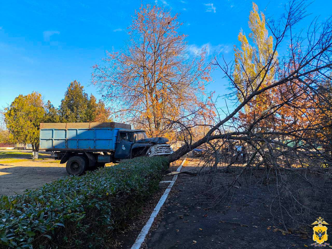 В Геническом районе задержан 38-летний гражданин, ставший виновником аварии, произошедшей на похищенном им транспорте В Геническом районе задержан 38-летний гражданин, ставший виновником аварии, произошедшей на похищенном им транспорте