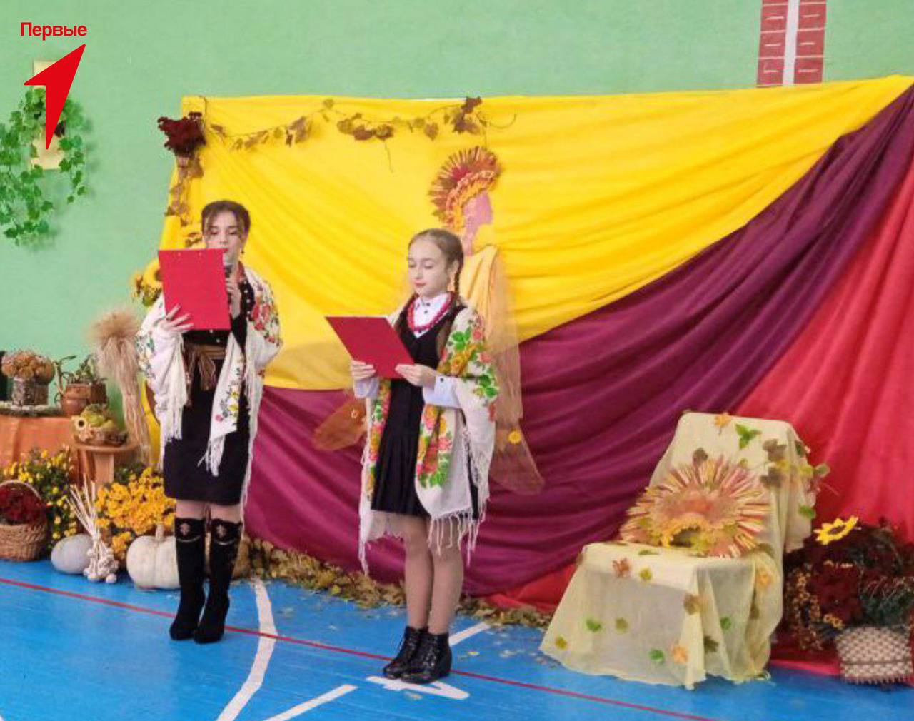 Первые Чаплинской школы приняли участие в ярмарке ко Дню народного единства Первые Чаплинской школы приняли участие в ярмарке ко Дню народного единства