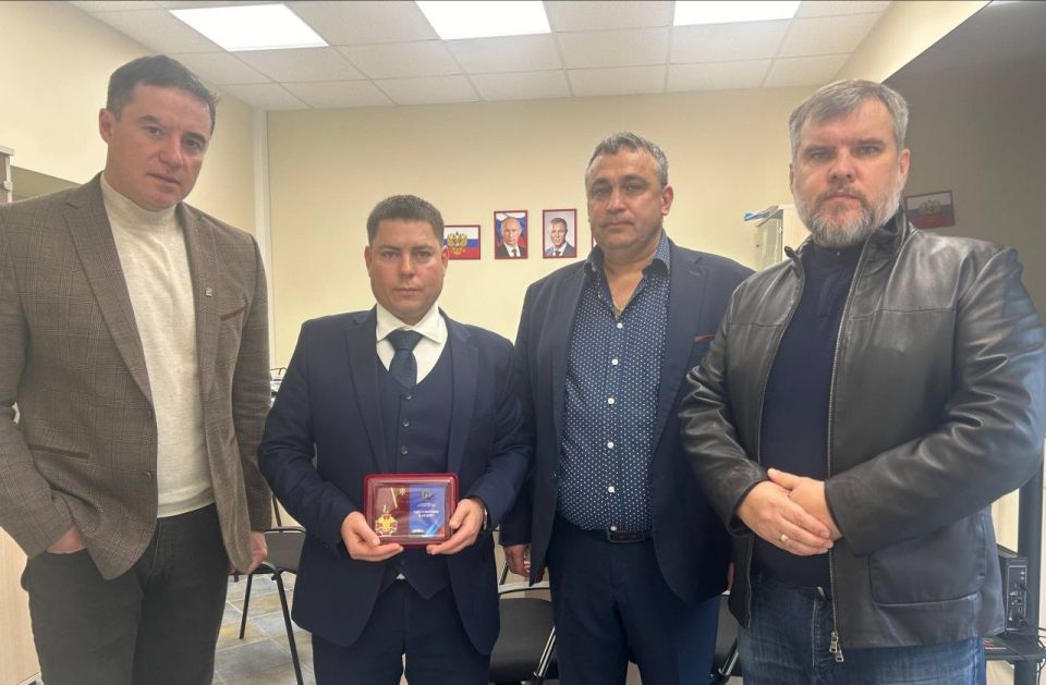 Гражданские участники СВО разных служебных уровней, служащие примером беззаветной преданности долгу РОССИИ, были отмечены и награждены орденом общественного признания "ЗА ЧЕСТЬ И ЗАКОН" Гражданские участники СВО разных служебных уровней, служащие примером беззаветной преданности долгу РОССИИ, были отмечены и награждены орденом общественного признания "ЗА ЧЕСТЬ И ЗАКОН"