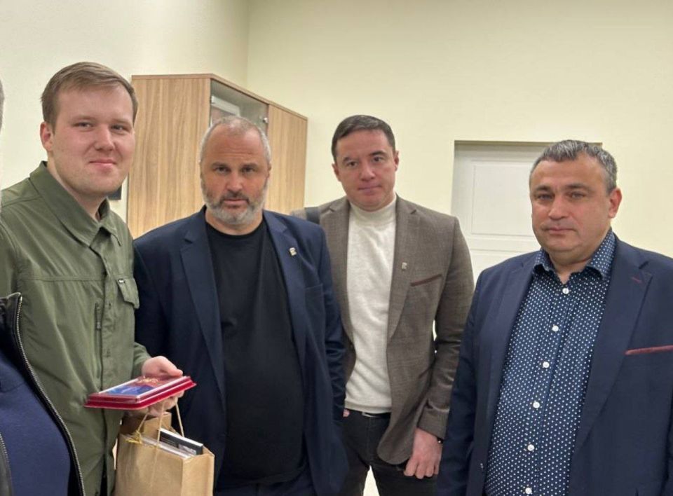 Гражданские участники СВО разных служебных уровней, служащие примером беззаветной преданности долгу РОССИИ, были отмечены и награждены орденом общественного признания "ЗА ЧЕСТЬ И ЗАКОН" Гражданские участники СВО разных служебных уровней, служащие примером беззаветной преданности долгу РОССИИ, были отмечены и награждены орденом общественного признания "ЗА ЧЕСТЬ И ЗАКОН"