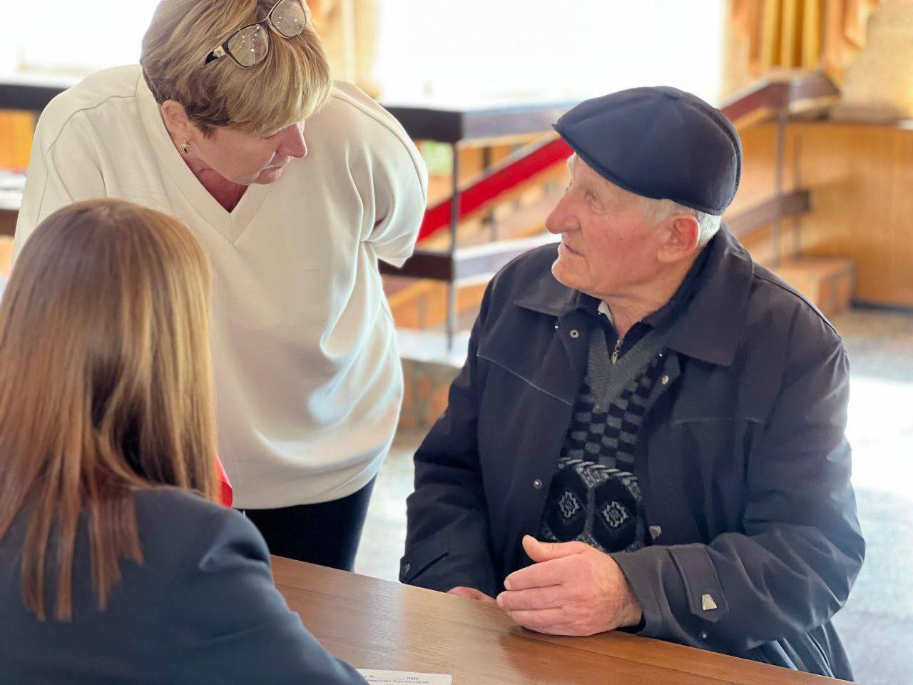 Сергей Георгиев: Мобильная приемная губернатора Херсонской области провела выездной прием граждан в Новотроицком муниципальном округе Сергей Георгиев: Мобильная приемная губернатора Херсонской области провела выездной прием граждан в Новотроицком муниципальном округе