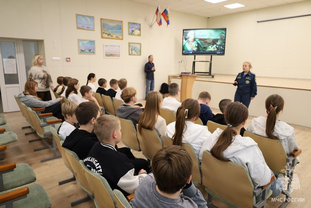В Геническе кадетский класс МЧС России почтил память великого полководца Александра Суворова В Геническе кадетский класс МЧС России почтил память великого полководца Александра Суворова