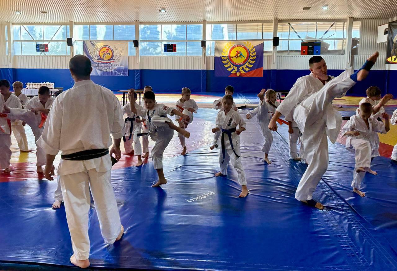 Херсонские каратисты успешно выступили на соревнованиях в Алуште Херсонские каратисты успешно выступили на соревнованиях в Алуште