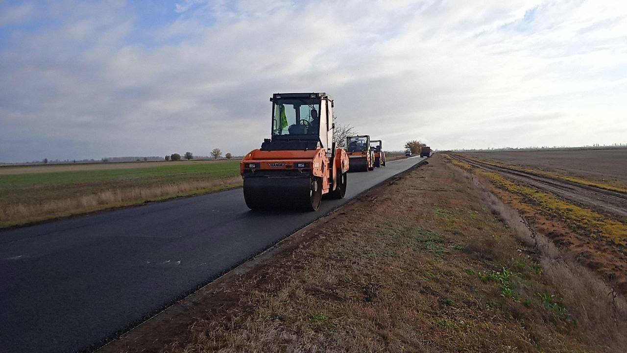Ремонтные работы на участке дороги "Круглоозерка – Нововладимировка" завершены на 30%