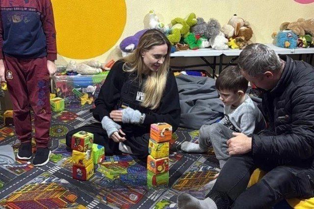 Умоляла выпустить из подвала Умоляла выпустить из подвала