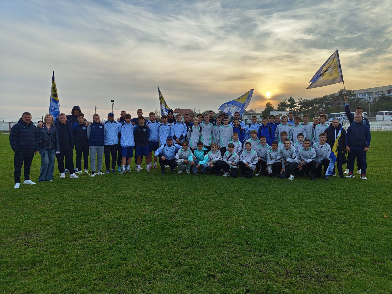 И общее фото со встречи юных футболистов с нашей командой