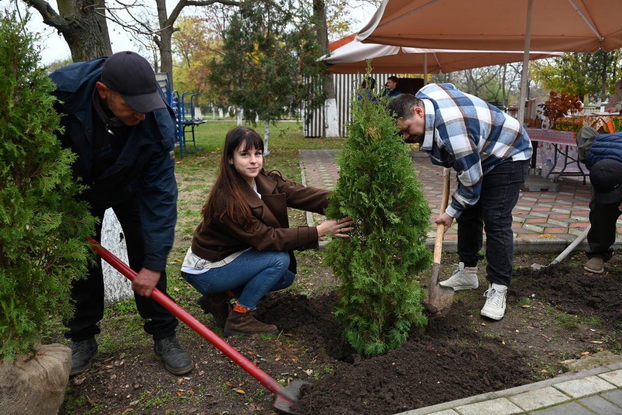 Аллея ПСБ заложена в Херсонской области в рамках акции «Сад памяти» Аллея ПСБ заложена в Херсонской области в рамках акции «Сад памяти»
