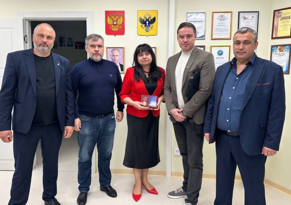 Гражданские участники СВО разных служебных уровней, служащие примером беззаветной преданности долгу РОССИИ, были отмечены и награждены орденом общественного признания "ЗА ЧЕСТЬ И ЗАКОН" Гражданские участники СВО разных служебных уровней, служащие примером беззаветной преданности долгу РОССИИ, были отмечены и награждены орденом общественного признания "ЗА ЧЕСТЬ И ЗАКОН"