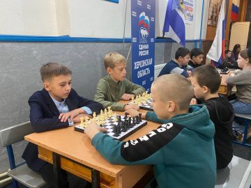 В Аскании Нова состоялся Турнир «Шахматная партия единства», приуроченный ко Дню народного единства! Цель мероприятия – развитие межнационального взаимодействия и патриотическое воспитание через любимую многими игру