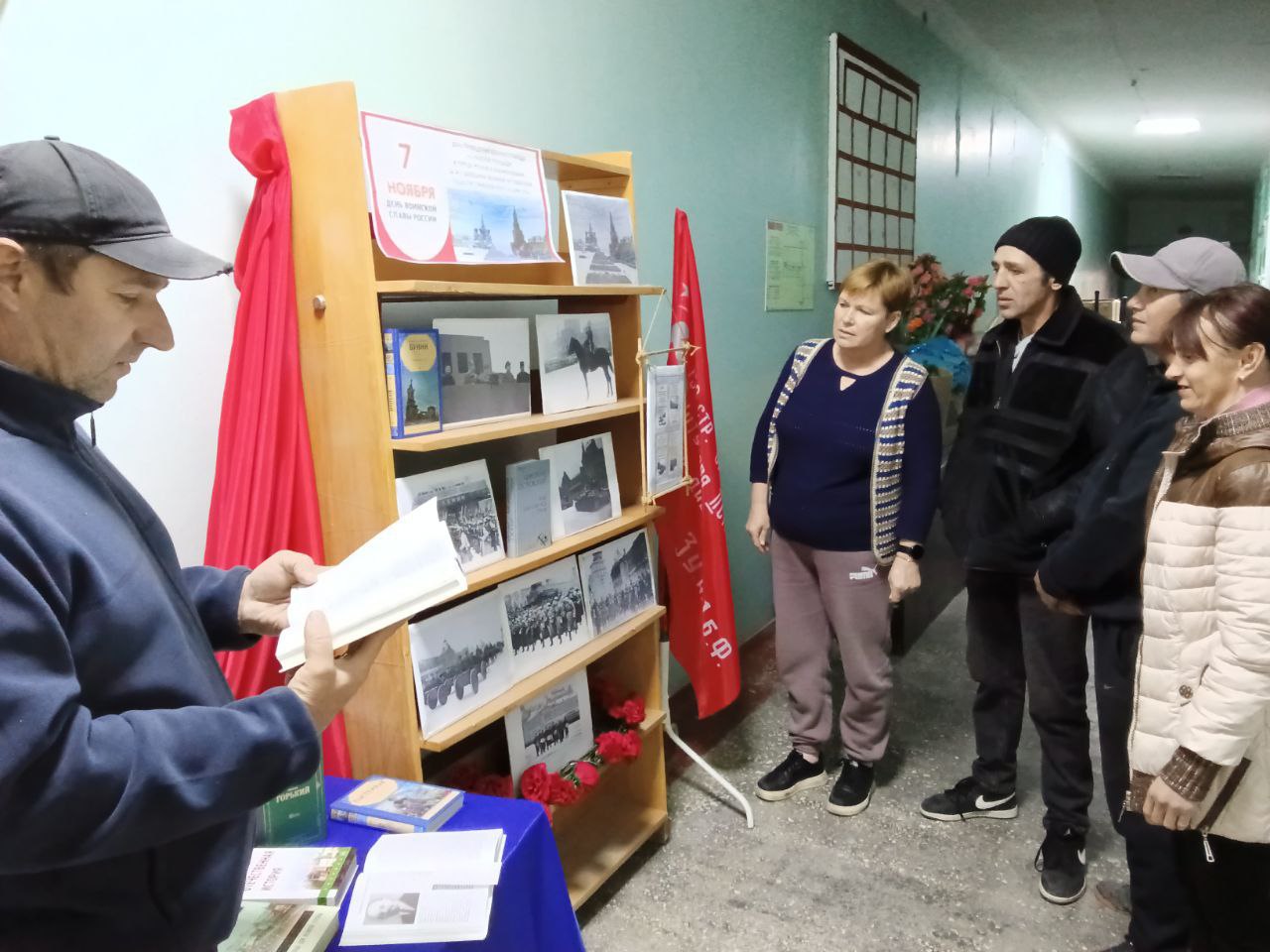 Клуб по интересам любителей декоративно-прикладного искусства "Волшебные ладошки" совместно с МКУ "Чаплинская центральная библиотека" презентовали историческую выставку Клуб по интересам любителей декоративно-прикладного искусства "Волшебные ладошки" совместно с МКУ "Чаплинская центральная библиотека" презентовали историческую выставку