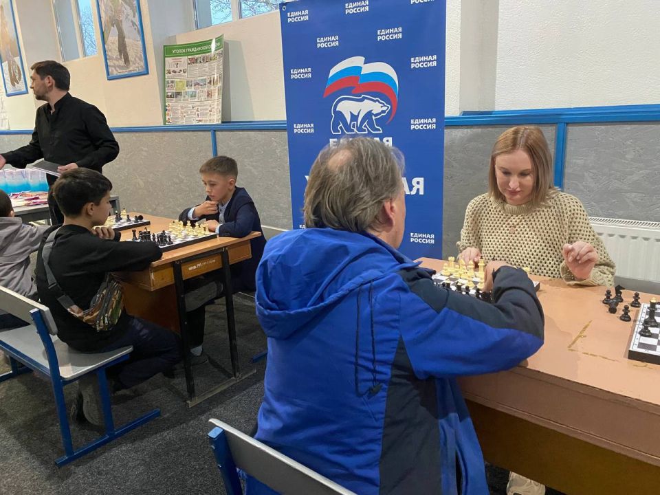 В Аскании Нова состоялся Турнир «Шахматная партия единства», приуроченный ко Дню народного единства! Цель мероприятия – развитие межнационального взаимодействия и патриотическое воспитание через любимую многими игру В Аскании Нова состоялся Турнир «Шахматная партия единства», приуроченный ко Дню народного единства! Цель мероприятия – развитие межнационального взаимодействия и патриотическое воспитание через любимую многими игру
