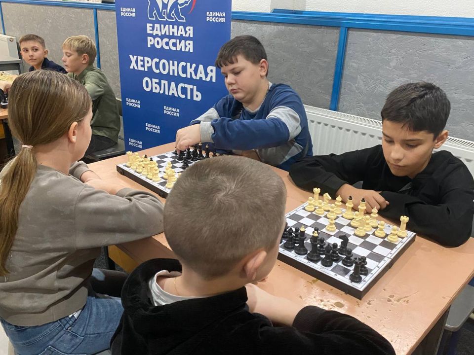 В Аскании Нова состоялся Турнир «Шахматная партия единства», приуроченный ко Дню народного единства! Цель мероприятия – развитие межнационального взаимодействия и патриотическое воспитание через любимую многими игру В Аскании Нова состоялся Турнир «Шахматная партия единства», приуроченный ко Дню народного единства! Цель мероприятия – развитие межнационального взаимодействия и патриотическое воспитание через любимую многими игру