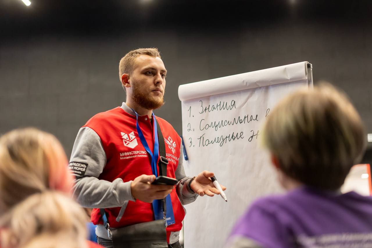 Активная молодежь из Каховского округа приняла участие в региональном молодежном форуме Херсонской области «Будь с нами», который прошел в Центре созидания «Маяк» в Бердянске Активная молодежь из Каховского округа приняла участие в региональном молодежном форуме Херсонской области «Будь с нами», который прошел в Центре созидания «Маяк» в Бердянске