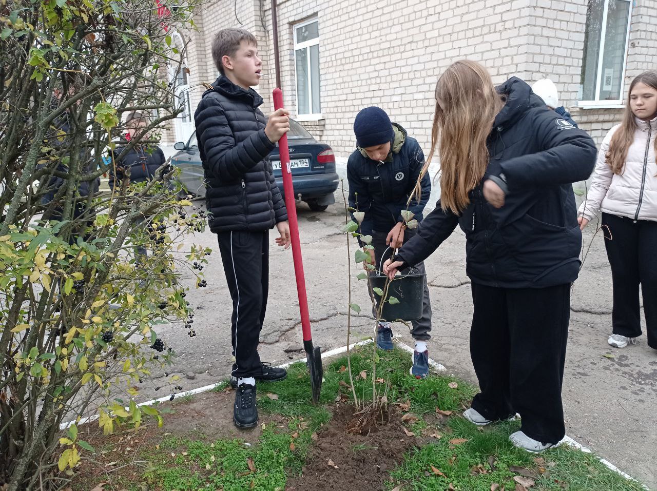 "Юные экологи" Григорьевского сельского Дома культуры Чаплинского муниципального округа посадили саженцы белой сирени "Юные экологи" Григорьевского сельского Дома культуры Чаплинского муниципального округа посадили саженцы белой сирени