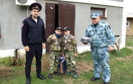 В Херсонской области транспортные полицейские побывали в гостях у детей из семьи, эвакуировавшейся из Херсона