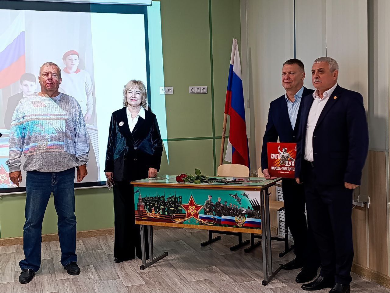 Парламентарии Херсонской области открыли «Парту Героя» в Геническе Парламентарии Херсонской области открыли «Парту Героя» в Геническе