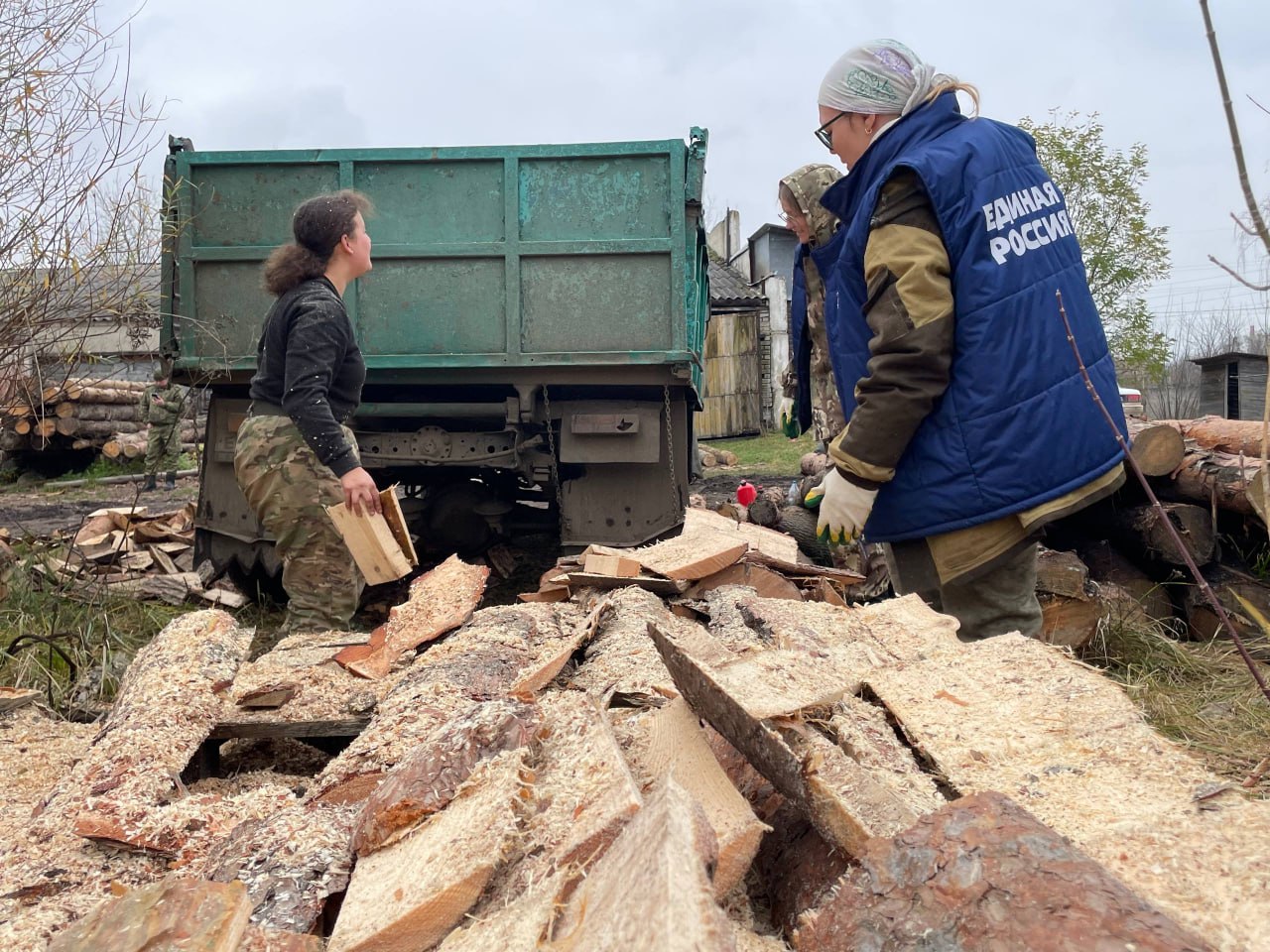 Херсонские волонтеры «Единой России» рассказали о том, как восстанавливают дома в Курском приграничье пенсионерам и помогают участникам СВО и их близким Херсонские волонтеры «Единой России» рассказали о том, как восстанавливают дома в Курском приграничье пенсионерам и помогают участникам СВО и их близким
