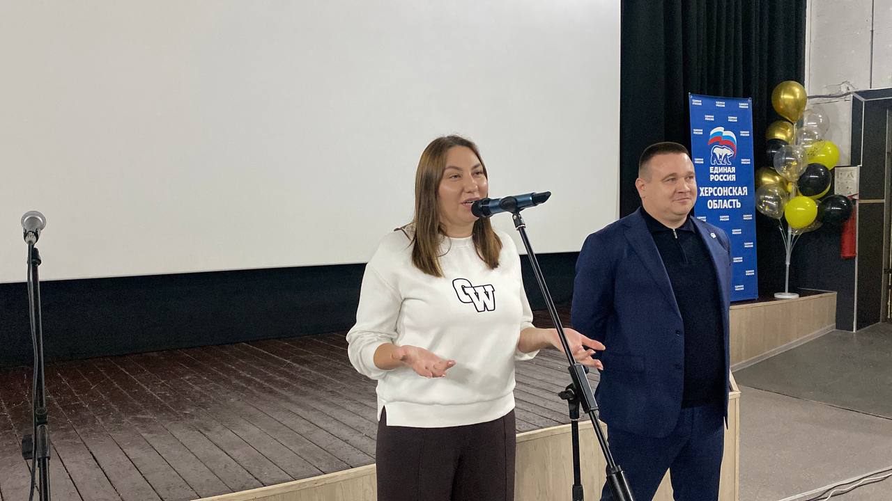 Дети Херсонской области первыми увидели новую российскую комедию-фэнтези «Яга на нашу голову» благодаря «Единой России» Дети Херсонской области первыми увидели новую российскую комедию-фэнтези «Яга на нашу голову» благодаря «Единой России»