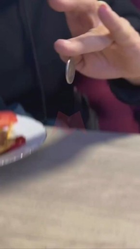 Киборг вшил себе под кожу банковскую карту, магнит и три чипа NFC