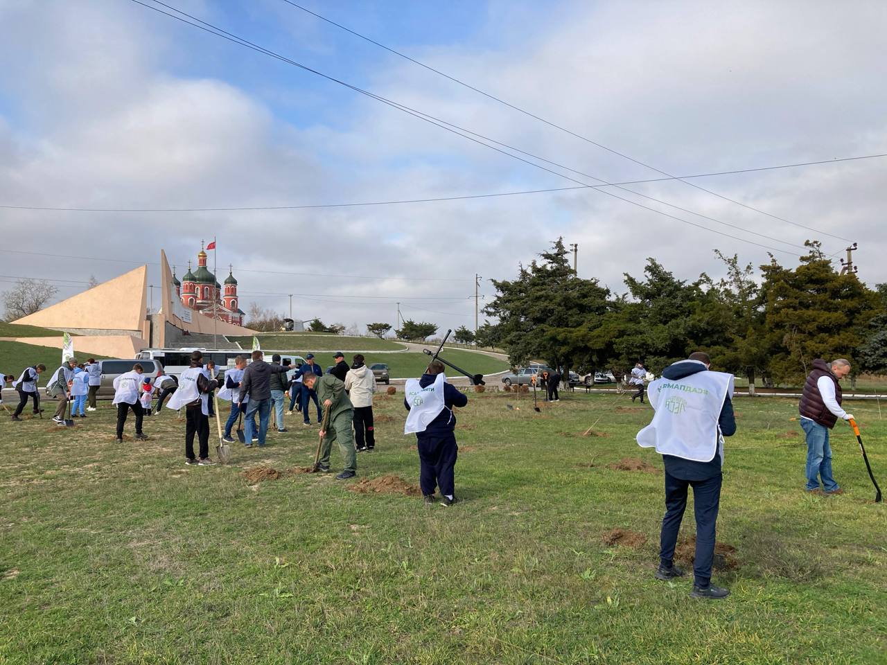 Ветераны СВО высадили 80 кленов в память о героях Великой Отечественной войны Ветераны СВО высадили 80 кленов в память о героях Великой Отечественной войны