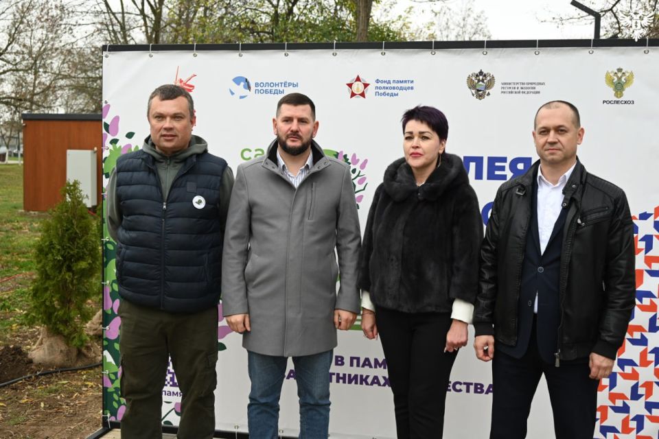Аллея ПСБ заложена в Херсонской области в рамках акции «Сад памяти» Аллея ПСБ заложена в Херсонской области в рамках акции «Сад памяти»