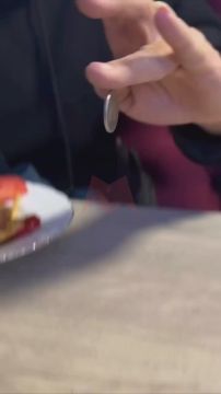 Киборг вшил себе под кожу банковскую карту, магнит и три чипа NFC