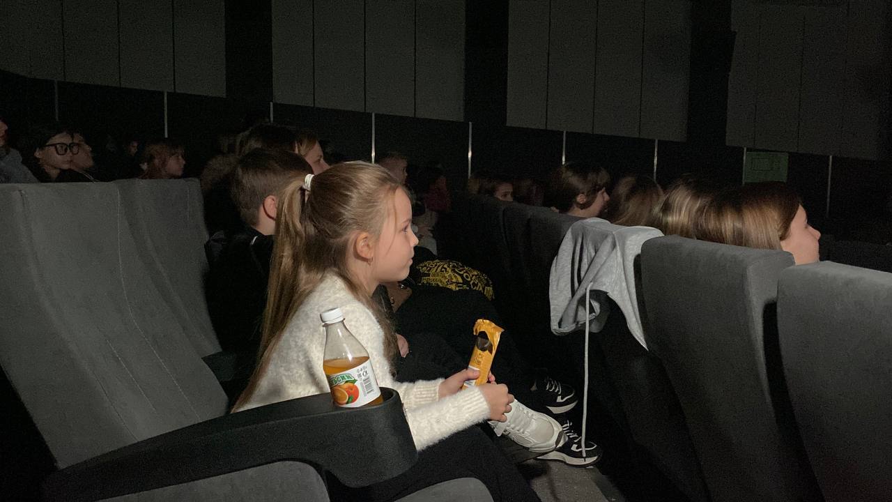 Дети Херсонской области первыми увидели новую российскую комедию-фэнтези «Яга на нашу голову» благодаря «Единой России» Дети Херсонской области первыми увидели новую российскую комедию-фэнтези «Яга на нашу голову» благодаря «Единой России»