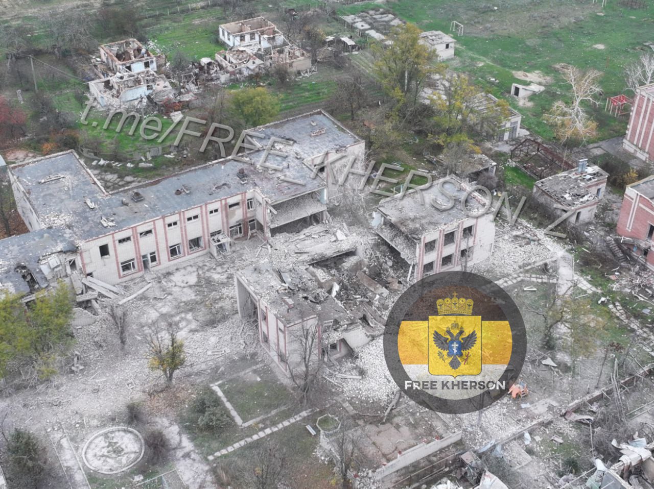 По заказу нациста Махотина успешно доставлена свежая партия комплектов "Starlink" — по почте ВКС РФ, прямо на пункт управления БпЛА ВСУ