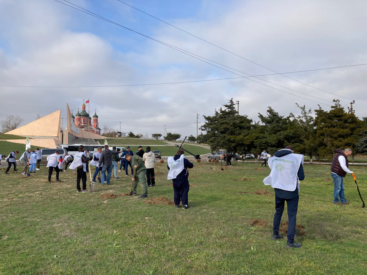 В Херсонской области высадили «Сад памяти» из 80 кленов В Херсонской области высадили «Сад памяти» из 80 кленов