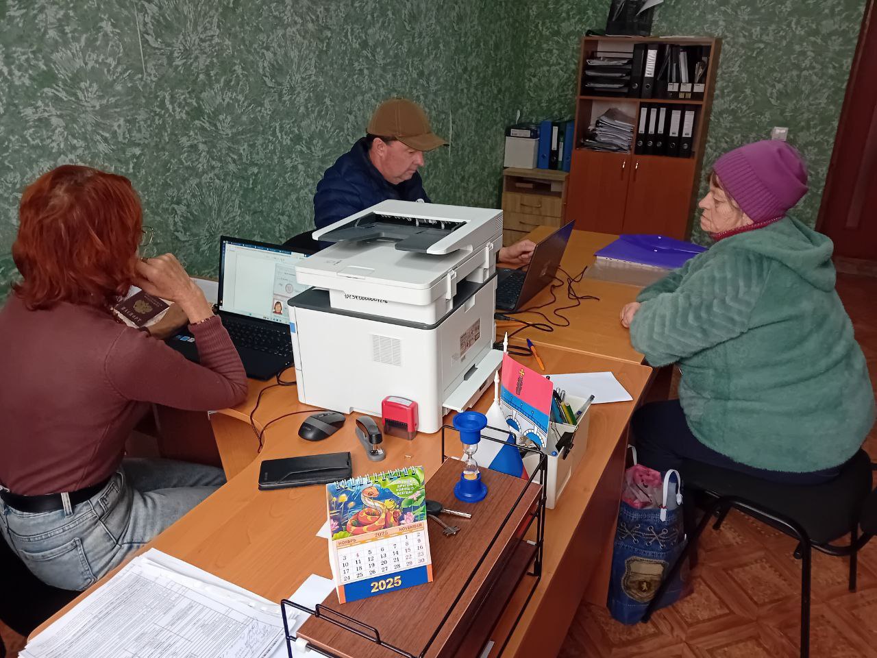 Мобильный социальный офис продолжает свою работу