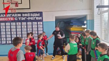 ЦСКА в гостях у херсонских школьников: уроки тег-регби в Сивашской школе