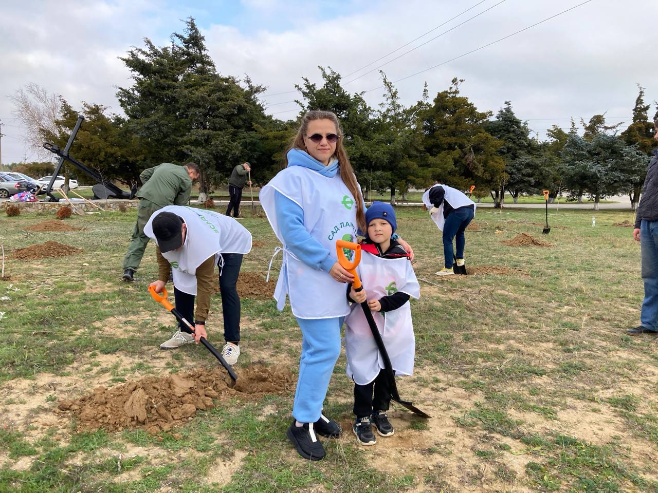 Ветераны СВО высадили 80 кленов в память о героях Великой Отечественной войны Ветераны СВО высадили 80 кленов в память о героях Великой Отечественной войны