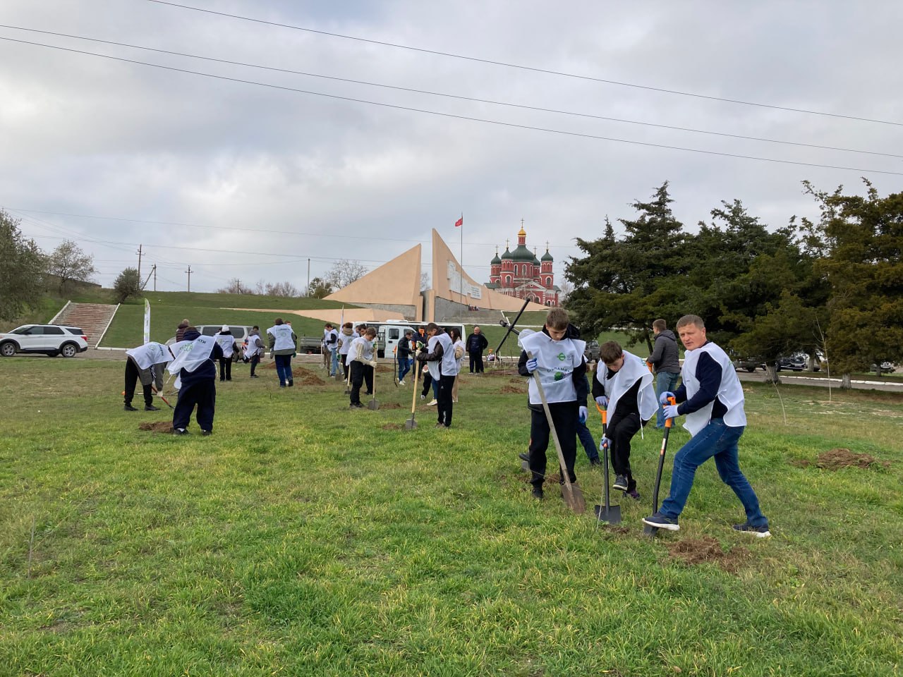 В Херсонской области высадили «Сад памяти» из 80 кленов В Херсонской области высадили «Сад памяти» из 80 кленов