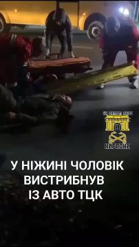 В Нежине мужик выпрыгнул на ходу из машины ТЦК