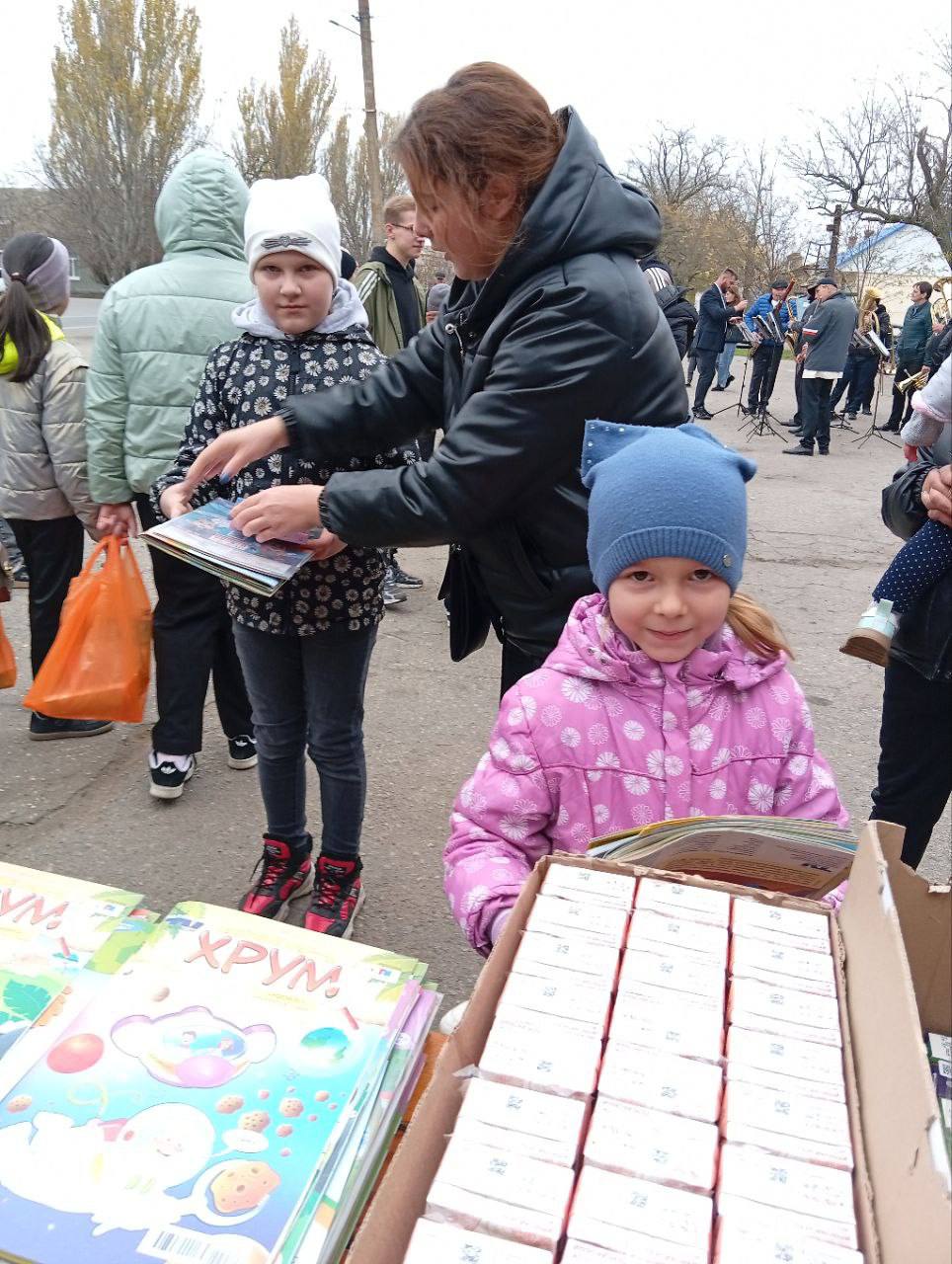 ЛДПР поздравила жителей Догмаровки с Днём села и передала гуманитарную помощь труженикам ЛДПР поздравила жителей Догмаровки с Днём села и передала гуманитарную помощь труженикам