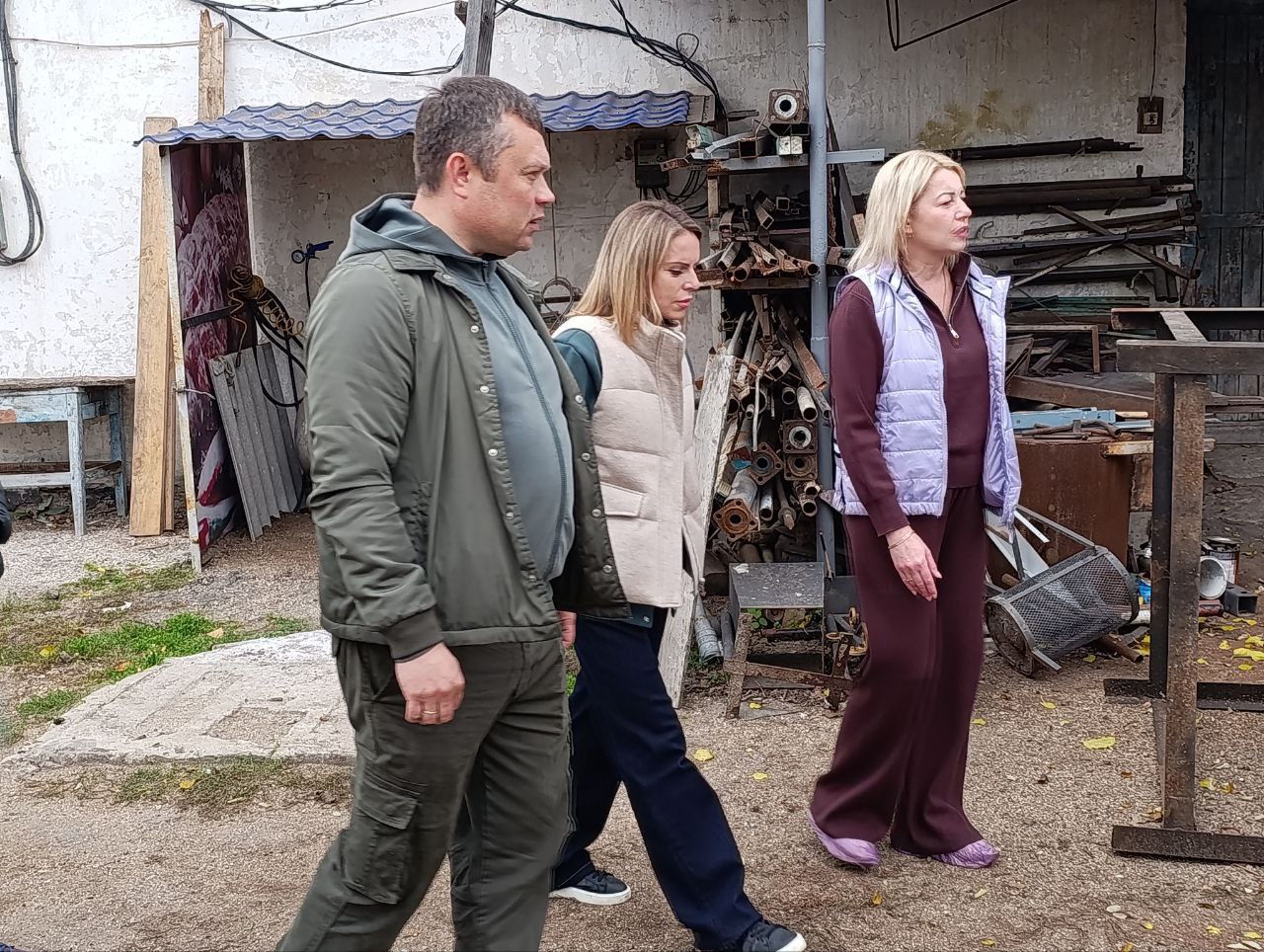 Приюту в Геническе передали 300 килограммов корма для животных Приюту в Геническе передали 300 килограммов корма для животных