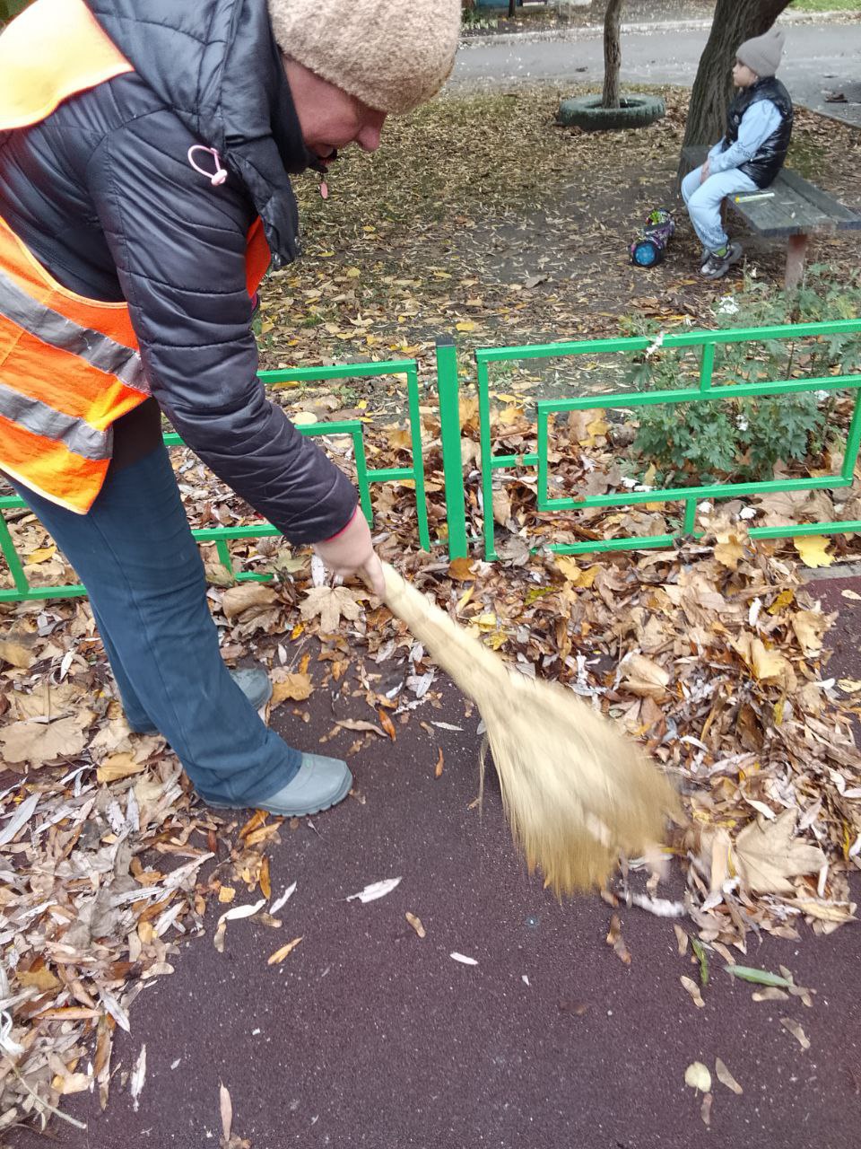 В рамках системной работы по благоустройству и созданию комфортной городской среды работники МКУ “Горжилстрой” провели работы по уборке и приведению в порядок общественных пространств В рамках системной работы по благоустройству и созданию комфортной городской среды работники МКУ “Горжилстрой” провели работы по уборке и приведению в порядок общественных пространств