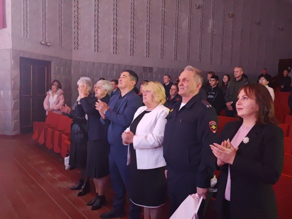 Поздравления сотрудников органов внутренних дел Российской Федерации от депутатов и активистов «Единой России» прошли в их профессиональный праздник во многих округах Херсонской области Поздравления сотрудников органов внутренних дел Российской Федерации от депутатов и активистов «Единой России» прошли в их профессиональный праздник во многих округах Херсонской области